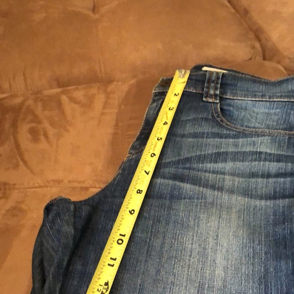 DKNY JEANS CLAM DIGGER DESIGN - Picture 7 of 8